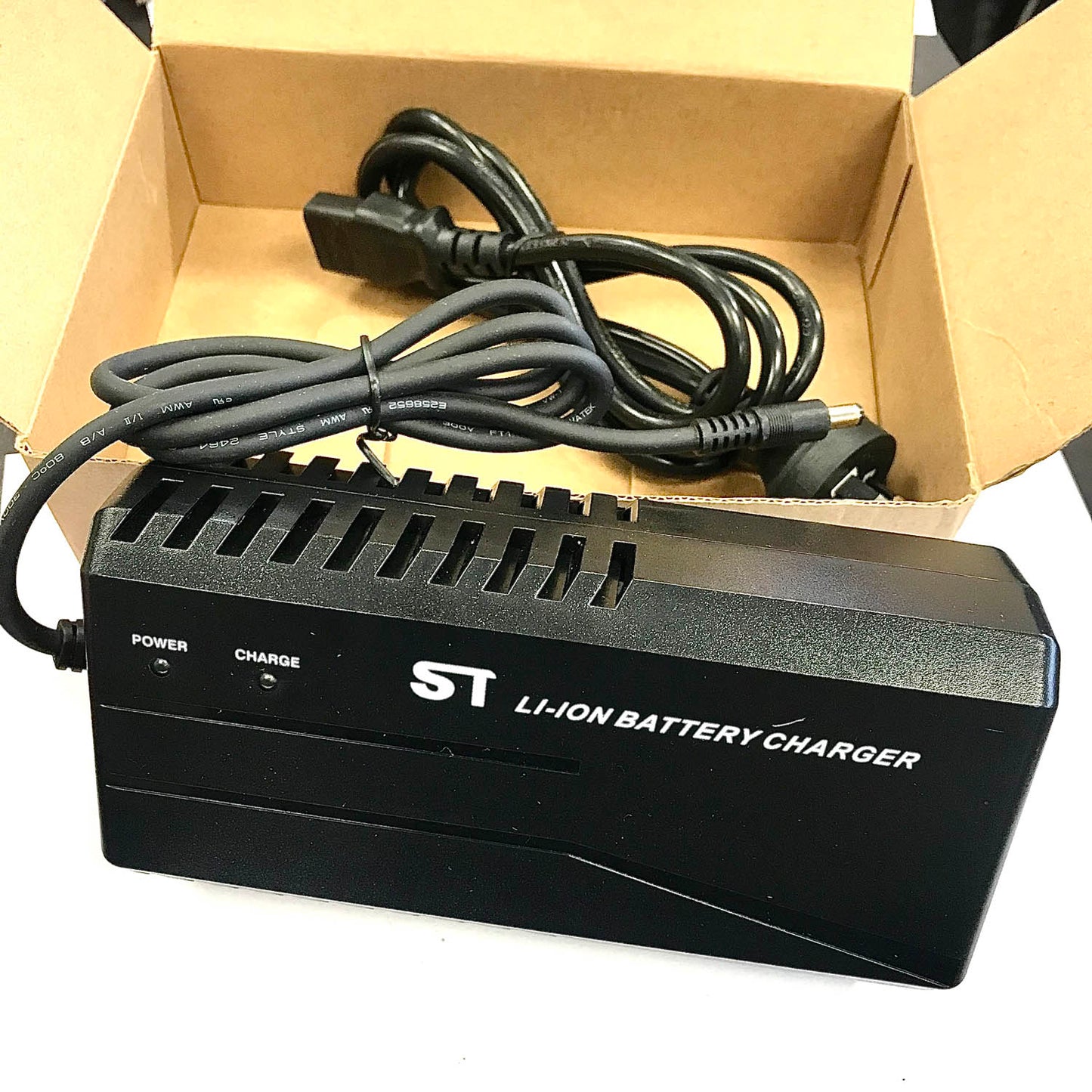 eZee Battery Charger - 3A (Primero)