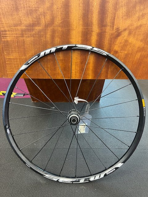 Shimano Front Wheel - 26" - Centrelock, MT35 hub