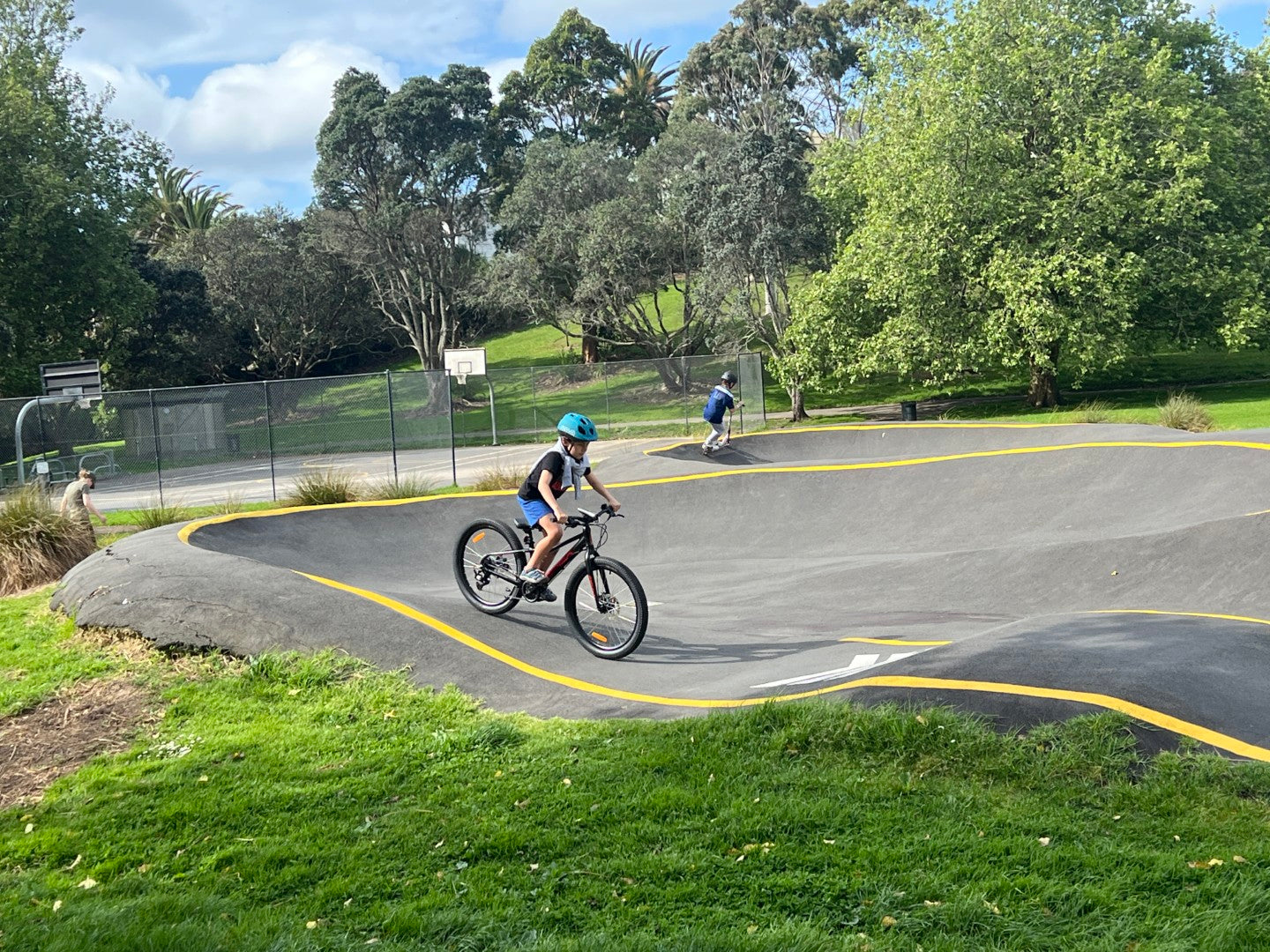 Apex Terrain 24" Kids Bike